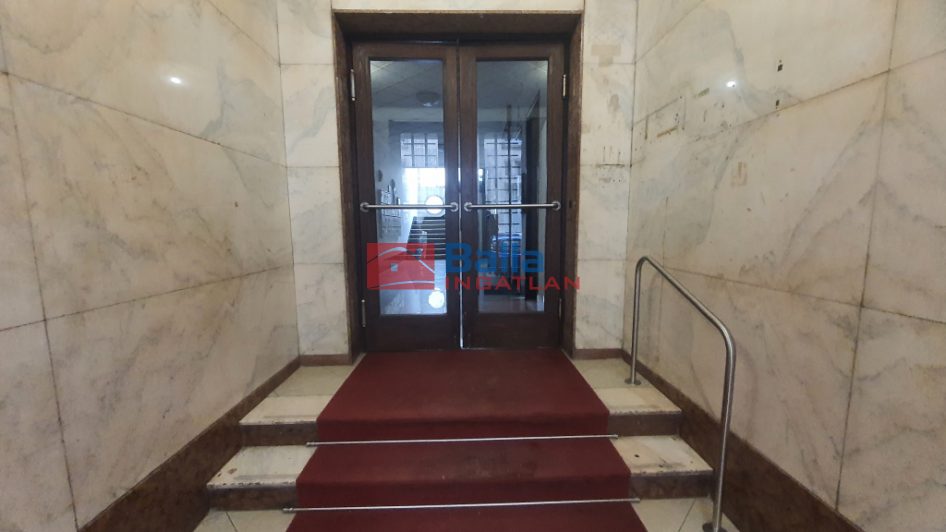 V. Kerület (Lipótváros) - SZALAY utca:  78 m&sup2;-es társasházi lakás   (168'000'000 ,- Ft)