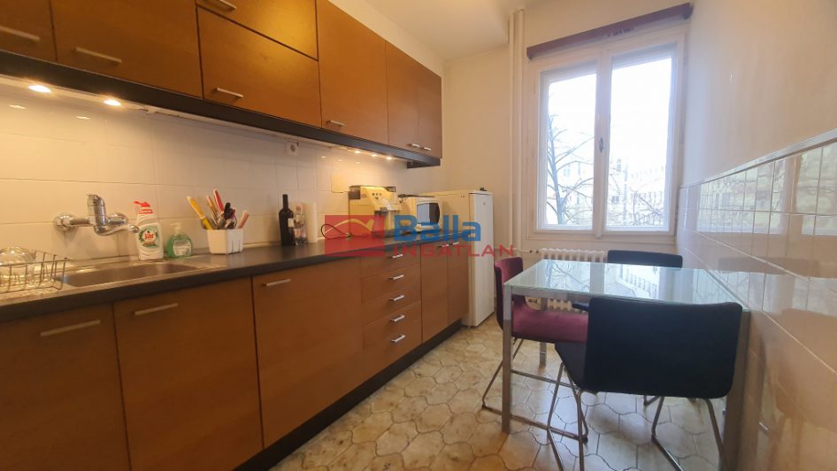 V. Kerület (Lipótváros) - SZALAY utca:  78 m&sup2;-es társasházi lakás   (168'000'000 ,- Ft)