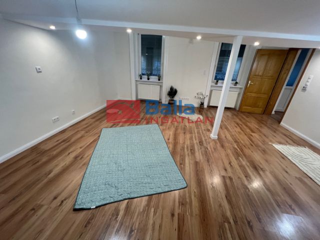 V. Kerület (Lipótváros) - Szent István körút:  52 m²-es társasházi lakás   (89'900'000 ,- Ft)