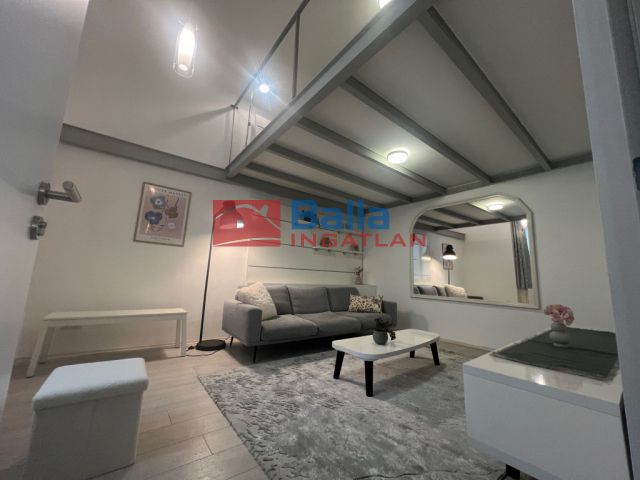 VI. Kerület (Diplomatanegyed) - Nagymező utca:  70 m²-es társasházi lakás   (280'000 ,- Ft)