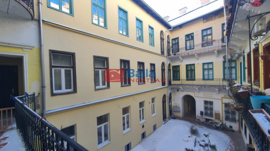 VI. Kerület (Nagykörúton belül) - ANDRÁSSY ÚT mellett:  71 m&sup2;-es társasházi lakás   (89'900'000 ,- Ft)