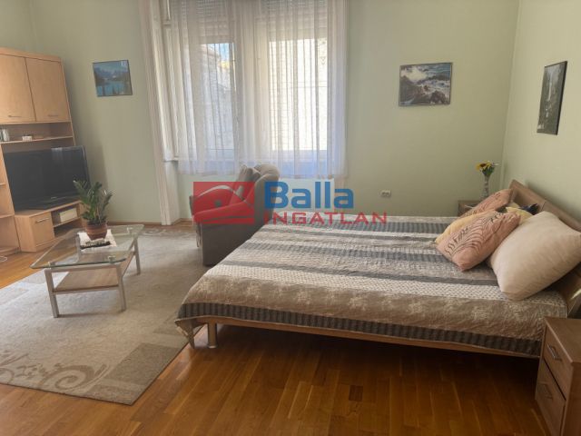 VI. Kerület (Nagykörúton belül) - Andrássy út közeli:  104 m²-es társasházi lakás   (109'900'000 ,- Ft)