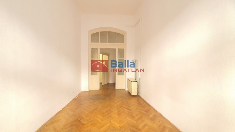 VI. Kerület (Nagykörúton belül) - Andrássy út mellett utca:  71 m&sup2;-es társasházi lakás   (89'900'000 ,- Ft)