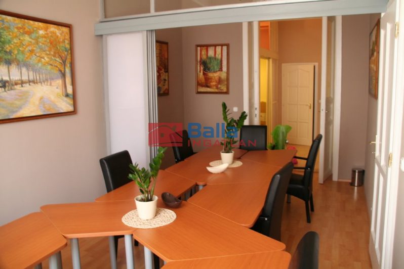 VI. Kerület (Terézváros) - Teréz körút:  81 m&sup2;-es társasházi lakás   (450'000 ,- Ft)