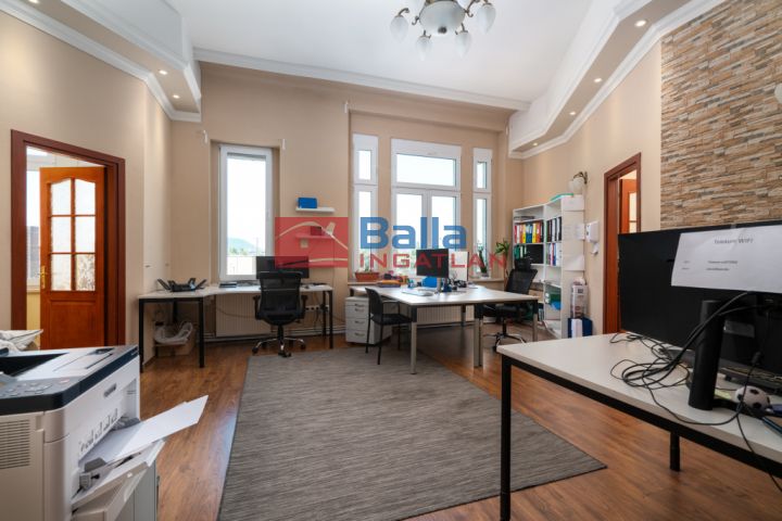 VI. Kerület (Terézváros) - Terézváros:  120 m²-es társasházi lakás   (109'900'000 ,- Ft)