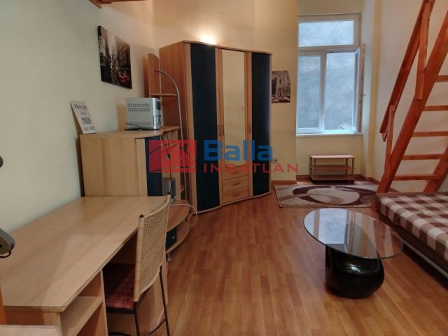 VII. Kerület (Középső-Erzsébetváros) - Csengery utca:  29 m²-es társasházi lakás