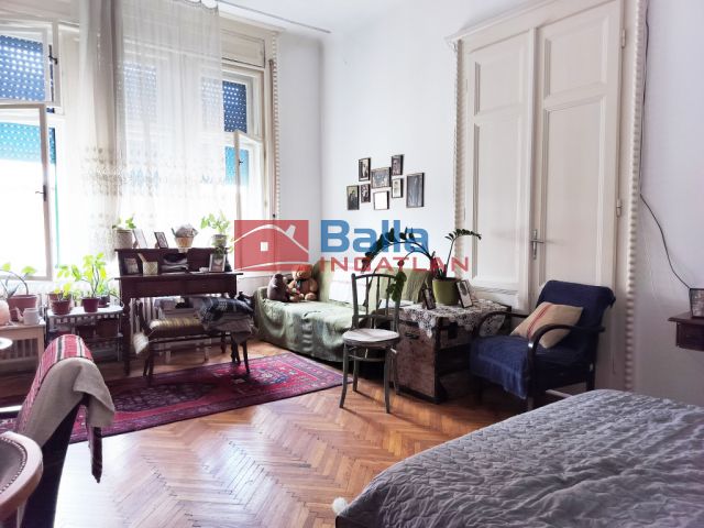 VII. Kerület (Középső-Erzsébetváros) - Rákóczi út:  82 m²-es társasházi lakás   (99'000'000 ,- Ft)
