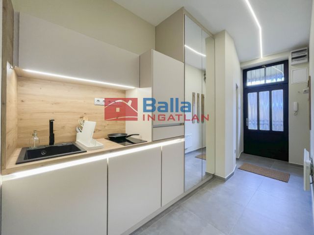 VII. Kerület (Nagykörúton belül) - Kazinczy utca:  30 m²-es társasházi lakás   (200'000 ,- Ft)