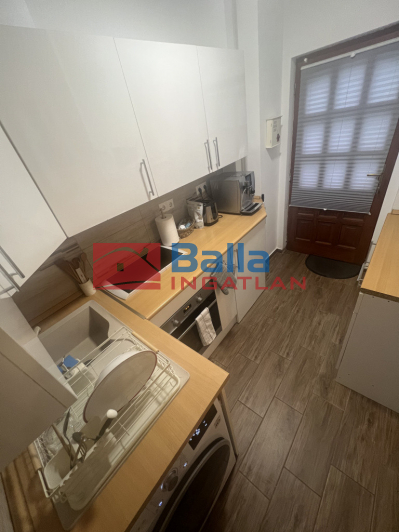 VIII. Kerület (Corvin negyed) - Baross utca:  30 m&sup2;-es társasházi lakás   (49'900'000 ,- Ft)