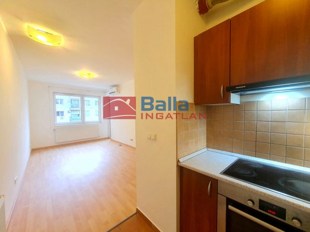 VIII. Kerület (II. János Pál pápa tér és környéke) - KUN utca:  54 m²-es társasházi lakás   (76'000'000 ,- Ft)