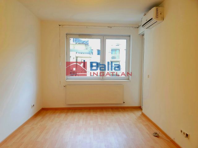 VIII. Kerület (II. János Pál pápa tér és környéke) - KUN utca:  54 m²-es társasházi lakás   (78'000'000 ,- Ft)