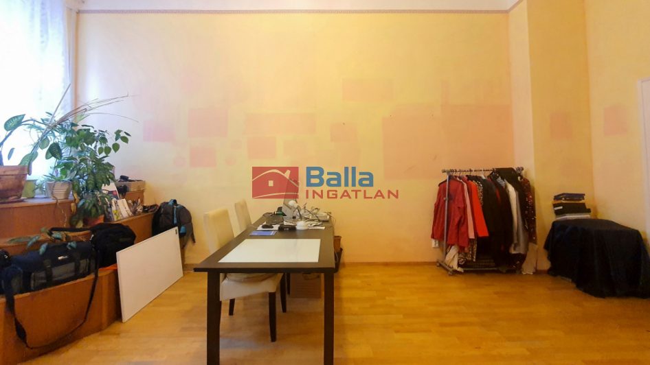 VIII. Kerület (II. János Pál pápa tér és környéke) - SZILÁGYI utca:  94 m&sup2;-es társasházi lakás   (87'100'000 ,- Ft)