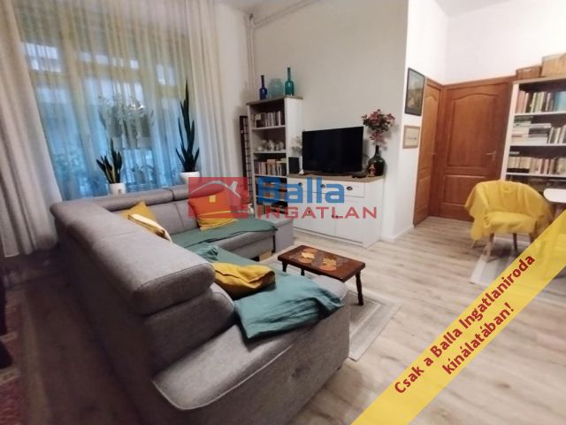 VIII. Kerület (Józsefváros) - Baross utca:  76 m²-es társasházi lakás   (91'000'000 ,- Ft)