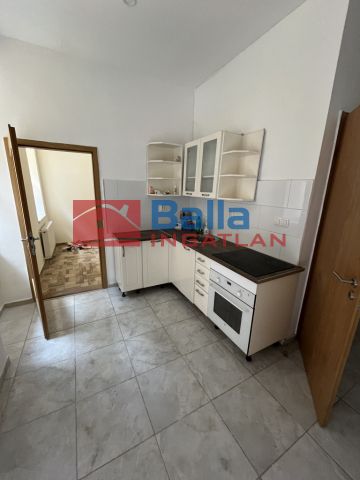 VIII. Kerület (Századosnegyed) - Hungária körút:  55 m²-es társasházi lakás   (240'000 ,- Ft)