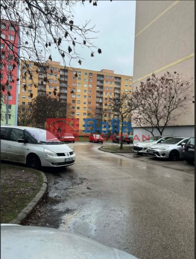 X. Kerület (Újhegyi ltp.) - Agyagfejtő utca:  68 m&sup2;-es társasházi lakás   (300'000 ,- Ft)