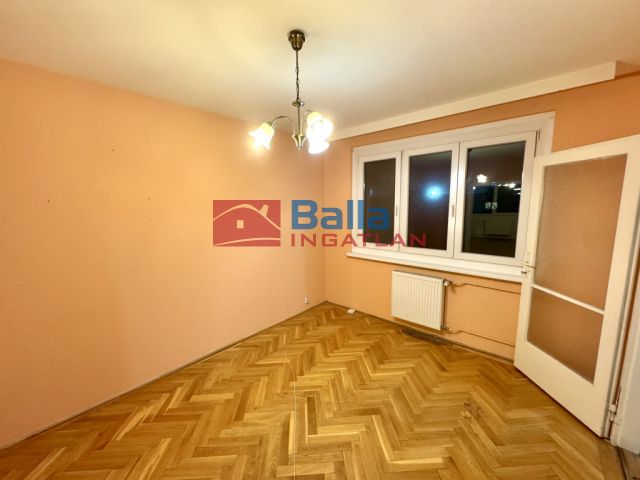 XI. Kerület (Kelenföld) - Etele út:  48 m²-es társasházi lakás   (77'900'000 ,- Ft)