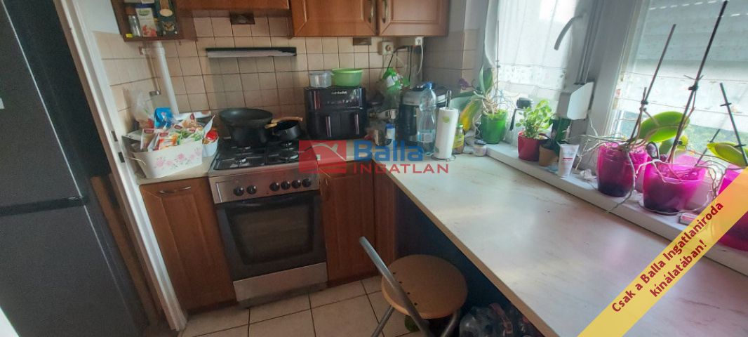 XI. Kerület (Kelenföld) - Fehérvári út:  65 m²-es társasházi lakás   (83'000'000 ,- Ft)