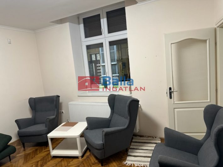 XI. Kerület (Lágymányos) - Karinthy Frigyes utca:  67 m&sup2;-es társasházi lakás   (109'000'000 ,- Ft)