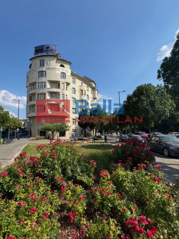 XII. Kerület (Krisztinaváros) - Krisztina körút:  64 m²-es társasházi lakás   (142'000'000 ,- Ft)