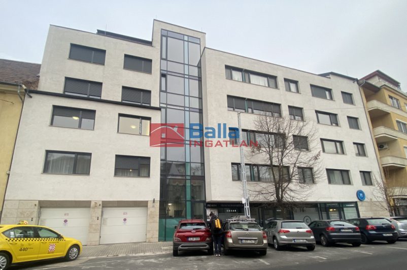 XII. Kerület (Krisztinaváros) - Városmajor utca:  67 m&sup2;-es társasházi lakás   (350'000 ,- Ft)