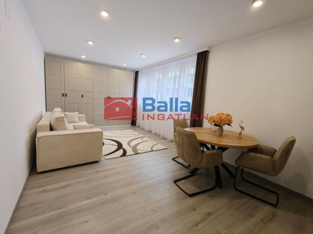 XIII. Kerület (Angyalföld) - Angyalföldi utca:  32 m²-es társasházi lakás   (230'000 ,- Ft)