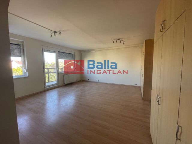 XIII. Kerület (Angyalföld – Béke–Tatai utcai lakótelep) - Reitter F utca:  82 m²-es társasházi lakás   (98'500'000 ,- Ft)