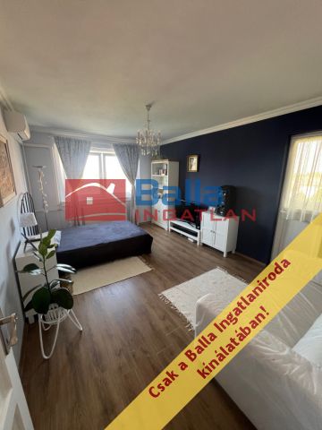XIII. Kerület (Angyalföld – Fiastyúk utcai lakótelep) - Fiastyúk utca:  53 m²-es társasházi lakás   (97'500'000 ,- Ft)