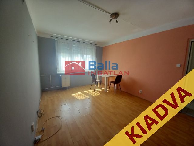 XIII. Kerület (Angyalföld) - Lehel utca:  35 m²-es társasházi lakás   (180'000 ,- Ft)