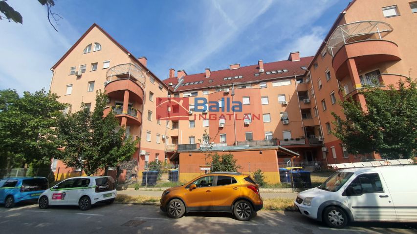 XIII. Kerület (Angyalföld) - Szent László utca:  34 m²-es társasházi lakás   (58'400'000 ,- Ft)