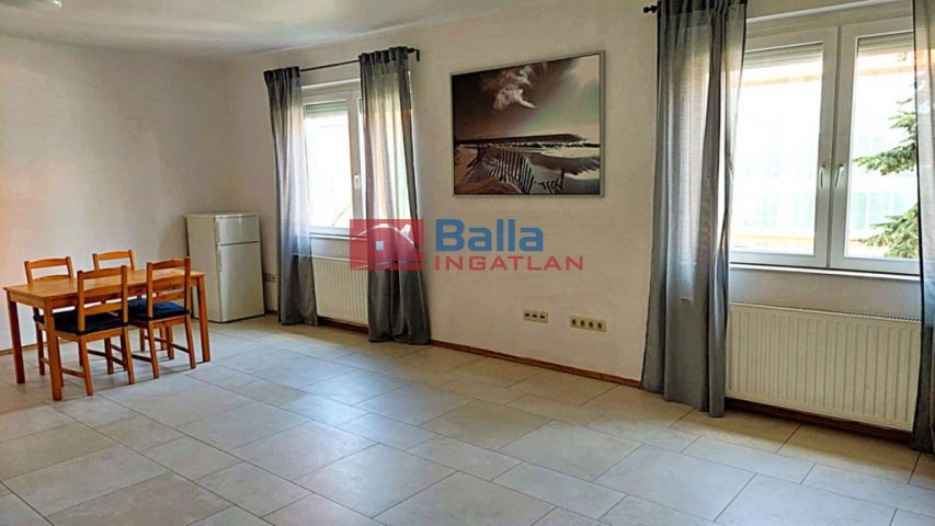 XIV. Kerület (Alsórákos) - Csömöri út:  140 m²-es társasházi lakás   (400'000 ,- Ft)