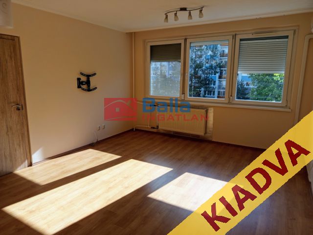 XIV. Kerület (Füredi lakótelep) - Füredi utca:  49 m²-es társasházi lakás   (200'000 ,- Ft)