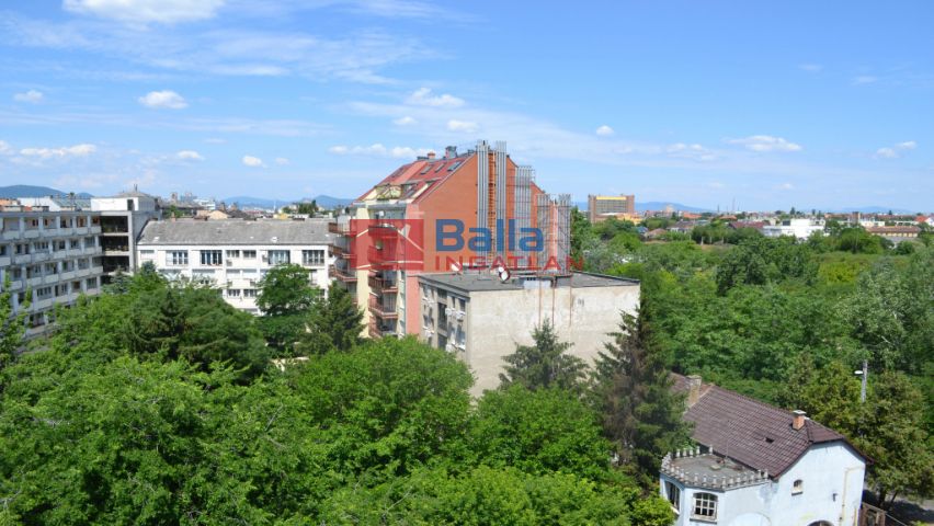 XIV. Kerület (Törökőr) - Törökőr:  81 m²-es társasházi lakás   (490'000 ,- Ft)
