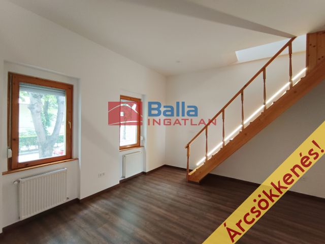 XIX. Kerület (Óváros) - Kisfaludy utca:  81 m²-es társasházi lakás