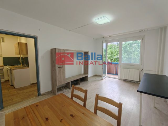 XV. Kerület (Újpalota) - Zsókavár utca:  35 m²-es társasházi lakás   (185'000 ,- Ft)