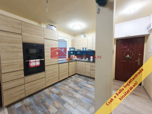 XVII. Kerület (Rákoskeresztúr) - Pesti úti lakótelep:  63 m&sup2;-es társasházi lakás   (78'900'000 ,- Ft)