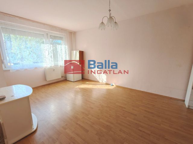 XVII. Kerület (Rákoskeresztúr) - Újlak utca:  51 m²-es társasházi lakás   (200'000 ,- Ft)
