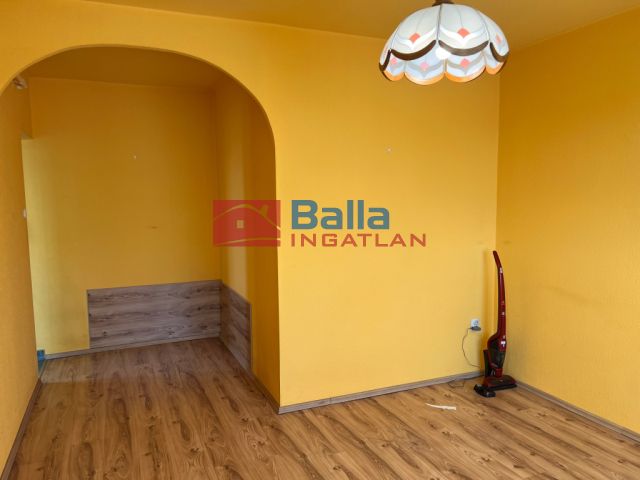 XX. Kerület (Központ) - Pesterzsébet központjában:  51 m&sup2;-es társasházi lakás   (65'000'000 ,- Ft)