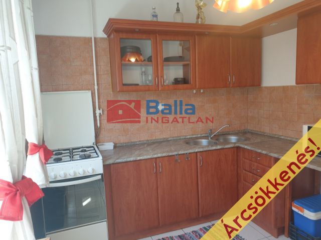 XXI. Kerület (Belváros (Városközpont)) - Kossuth Lajos utca:  59 m²-es társasházi lakás   (57'900'000 ,- Ft)