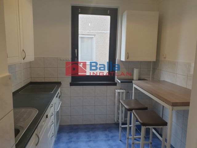 XXI. Kerület (Belváros (Városközpont)) - Kossuth Lajos utca:  51 m²-es társasházi lakás   (190'000 ,- Ft)
