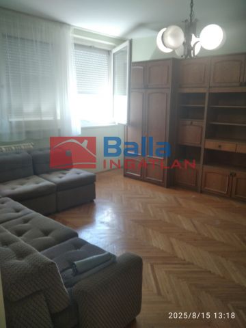 XXI. Kerület (Ófalu) - Kossuth Lajos utca:  46 m²-es társasházi lakás   (180'000 ,- Ft)