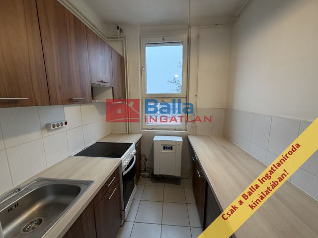 XXI. Kerület (Szent László lakótelep) - Szent László utca:  52 m&sup2;-es társasházi lakás   (59'900'000 ,- Ft)