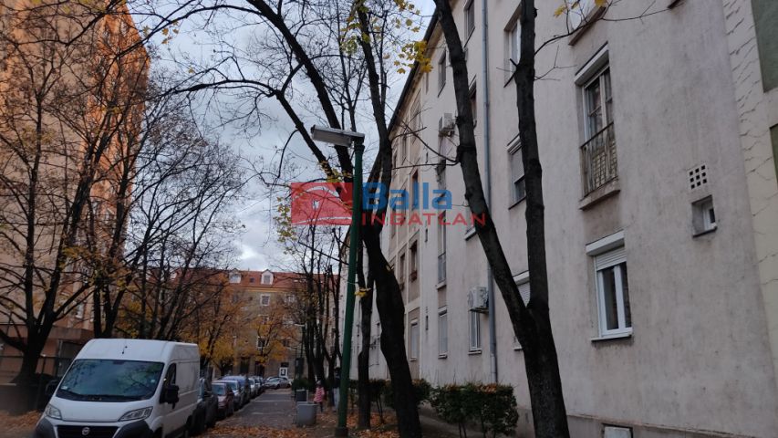 Dunaújváros - Gábor Áron utca:  53 m²-es társasházi lakás   (35'900'000 ,- Ft)