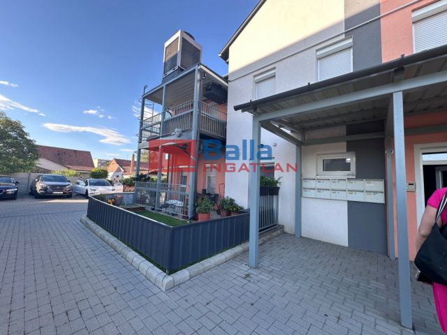 Hatvan - Csaba utca:  57 m²-es társasházi lakás   (47'000'000 ,- Ft)