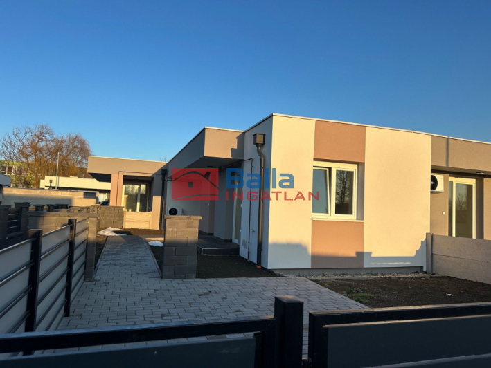 Hatvan - Géza fejedelem utca:  49 m&sup2;-es társasházi lakás   (49'500'000 ,- Ft)