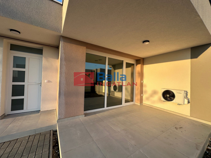 Hatvan - Géza fejedelem utca:  46 m&sup2;-es társasházi lakás   (49'500'000 ,- Ft)