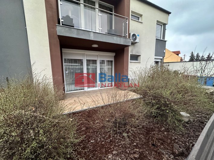 Hatvan - István király utca:  45 m&sup2;-es társasházi lakás   (200'000 ,- Ft)