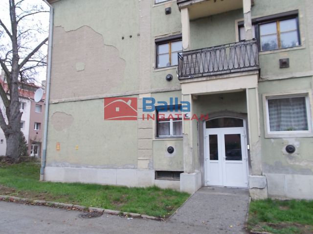 Ózd - Árpád V. utca:  35 m²-es társasházi lakás   (4'800'000 ,- Ft)