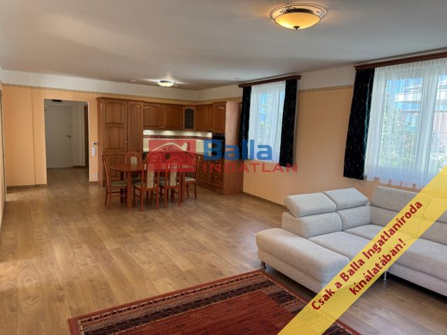 Vác - Bimbó utca utca:  92 m²-es társasházi lakás   (99'000'000 ,- Ft)