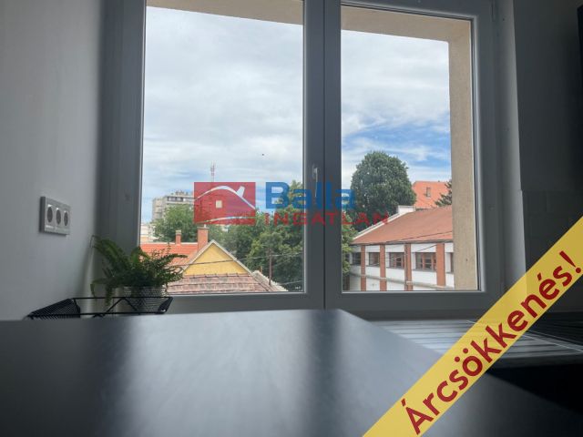 Vác - Cházár András utca:  88 m²-es társasházi lakás   (97'242'000 ,- Ft)