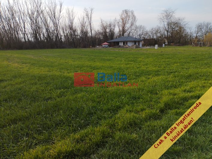 Áporka - Petőfi utca:  950 m&sup2;-es telek   (22'500'000 ,- Ft)